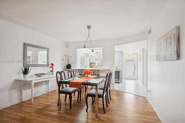 9511 N Hollybrook Lake Drive 108, Pembroke Pines, FL 33025