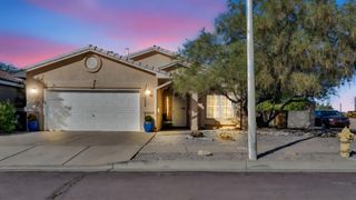 8423 San Tesoro Street NE, Albuquerque, NM 87113