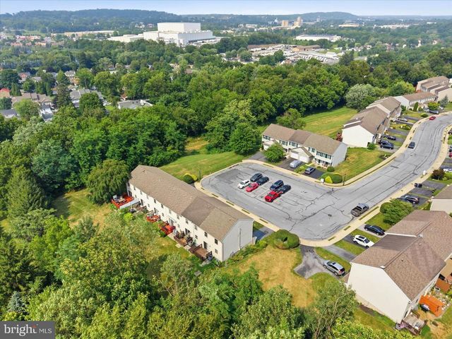 110 ACORN LN, Mountville, PA 17554