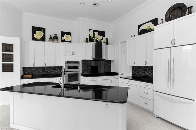 405 Driftwood CT, Marco Island, FL 34145