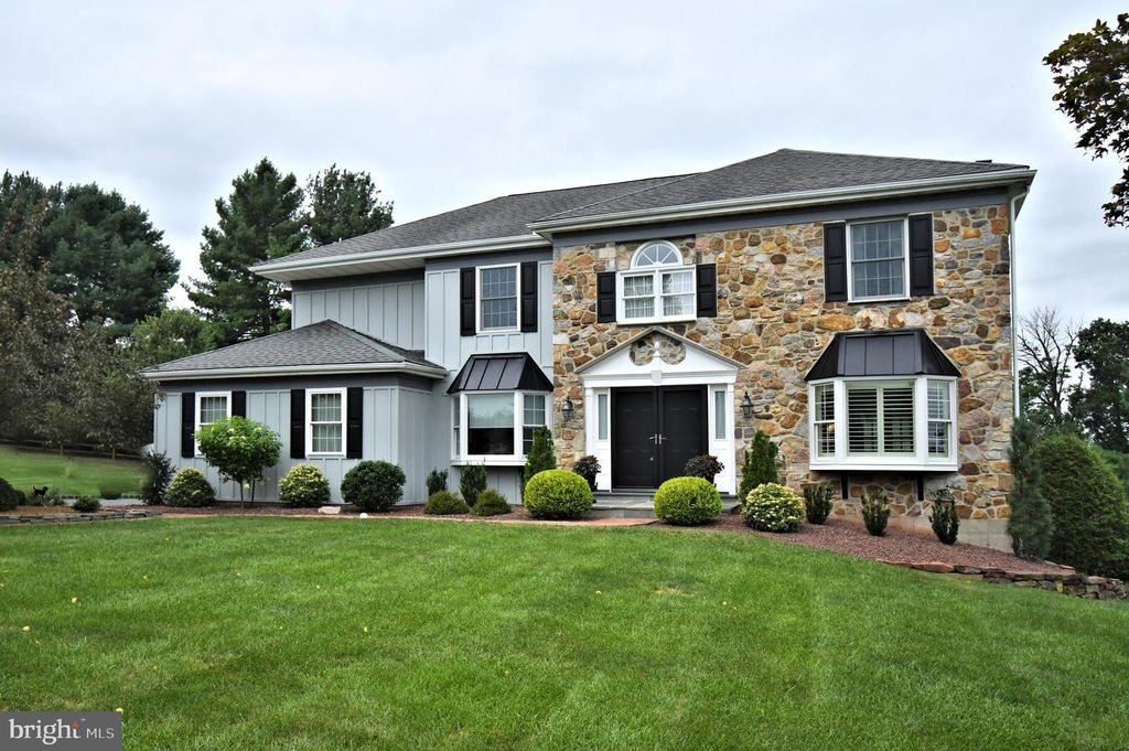 910 WINDING RIVER LN, Phoenixville, PA 19460
