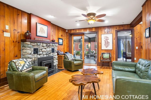 7128 116th Avenue, Ganges Twp, MI 49408