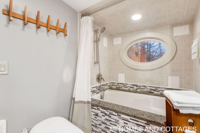7128 116th Avenue, Ganges Twp, MI 49408