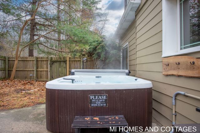 7128 116th Avenue, Ganges Twp, MI 49408