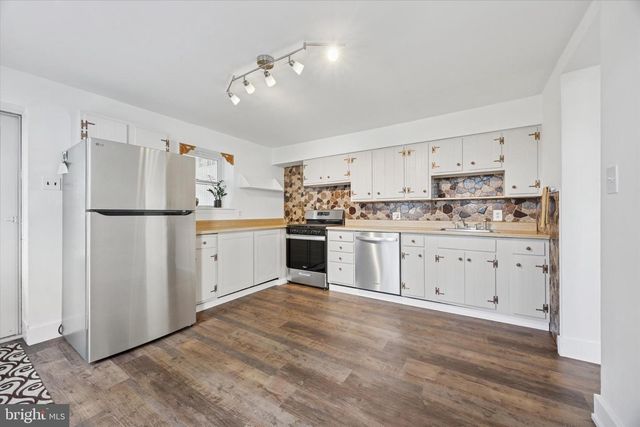 221 HIGHLAND AVE, Darby, PA 19023