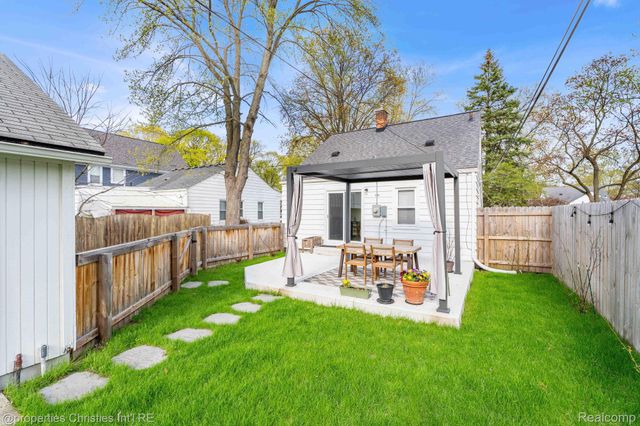 1617 N Vermont Avenue, Royal Oak Charter Township, MI 48067