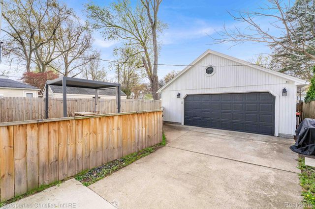 1617 N Vermont Avenue, Royal Oak Charter Township, MI 48067