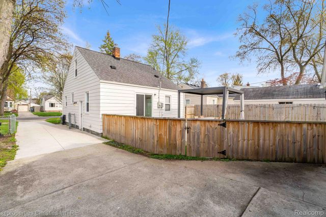 1617 N Vermont Avenue, Royal Oak Charter Township, MI 48067