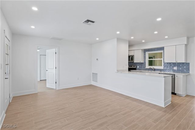 2742 Bruce ST, Matlacha, FL 33993