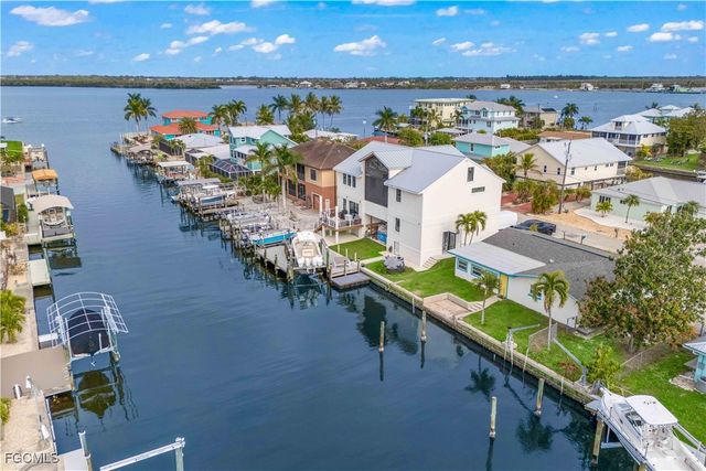 2742 Bruce ST, Matlacha, FL 33993