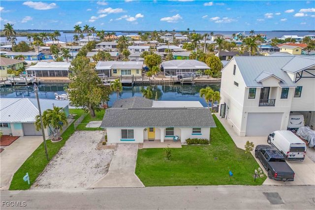 2742 Bruce ST, Matlacha, FL 33993