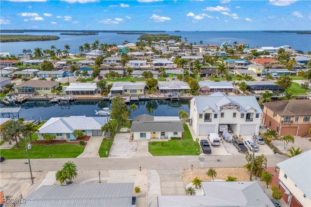 2742 Bruce ST, Matlacha, FL 33993