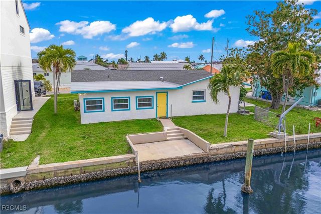 2742 Bruce ST, Matlacha, FL 33993