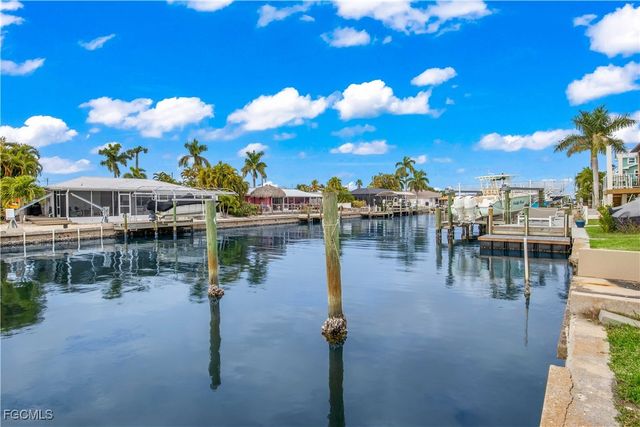 2742 Bruce ST, Matlacha, FL 33993