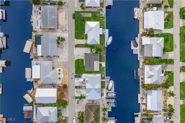 2742 Bruce ST, Matlacha, FL 33993