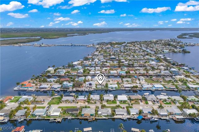 2742 Bruce ST, Matlacha, FL 33993