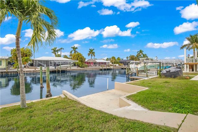 2742 Bruce ST, Matlacha, FL 33993