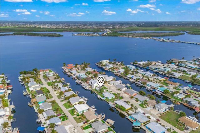 2742 Bruce ST, Matlacha, FL 33993