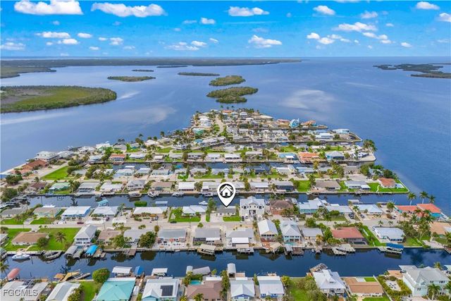 2742 Bruce ST, Matlacha, FL 33993