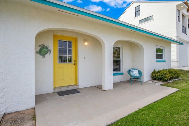 2742 Bruce ST, Matlacha, FL 33993