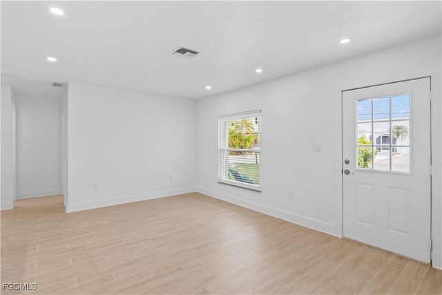 2742 Bruce ST, Matlacha, FL 33993