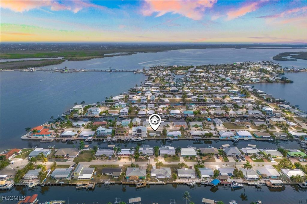 2742 Bruce ST, Matlacha, FL 33993