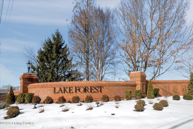 514 Woodlake Dr, Louisville, KY 40245