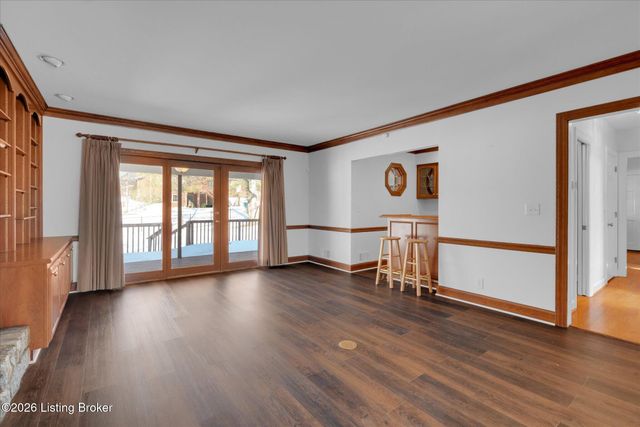 514 Woodlake Dr, Louisville, KY 40245