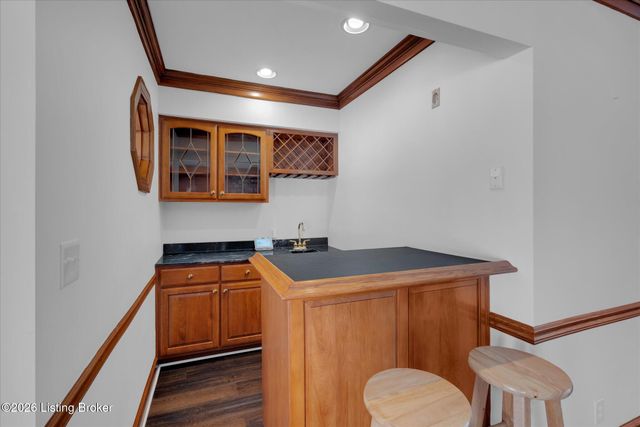 514 Woodlake Dr, Louisville, KY 40245