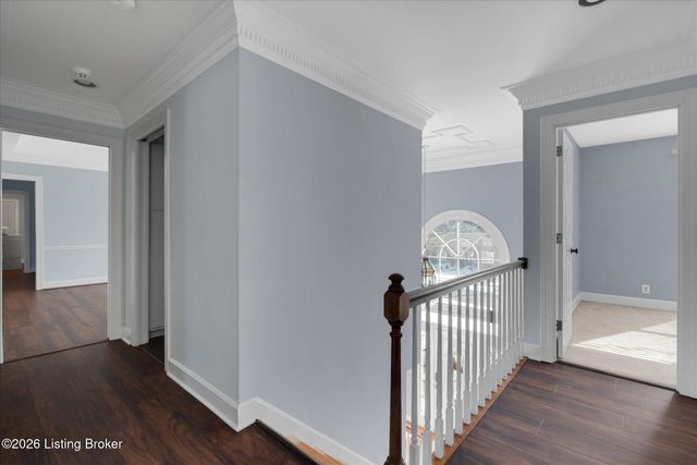 514 Woodlake Dr, Louisville, KY 40245