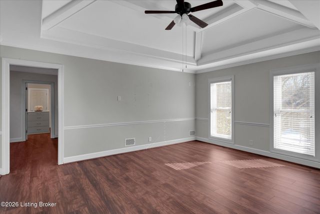 514 Woodlake Dr, Louisville, KY 40245