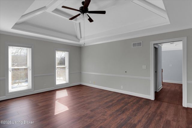 514 Woodlake Dr, Louisville, KY 40245