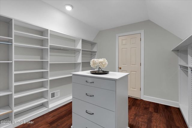 514 Woodlake Dr, Louisville, KY 40245