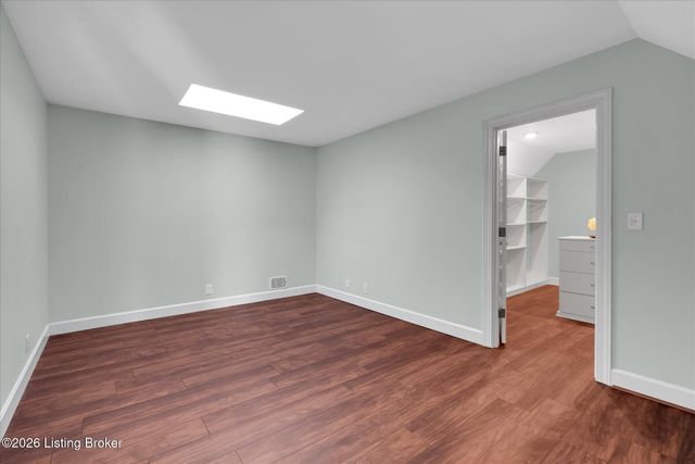 514 Woodlake Dr, Louisville, KY 40245