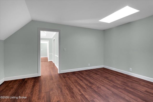 514 Woodlake Dr, Louisville, KY 40245