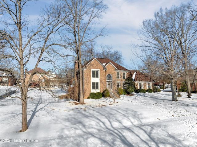 514 Woodlake Dr, Louisville, KY 40245