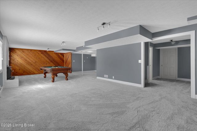 514 Woodlake Dr, Louisville, KY 40245