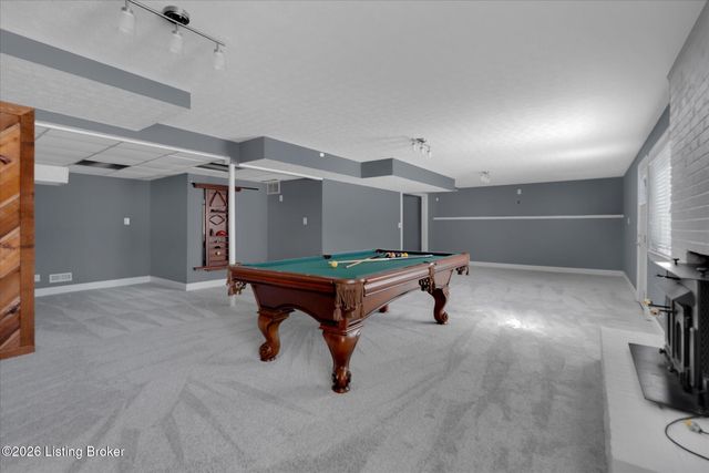 514 Woodlake Dr, Louisville, KY 40245