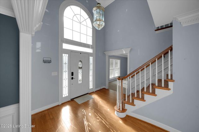 514 Woodlake Dr, Louisville, KY 40245