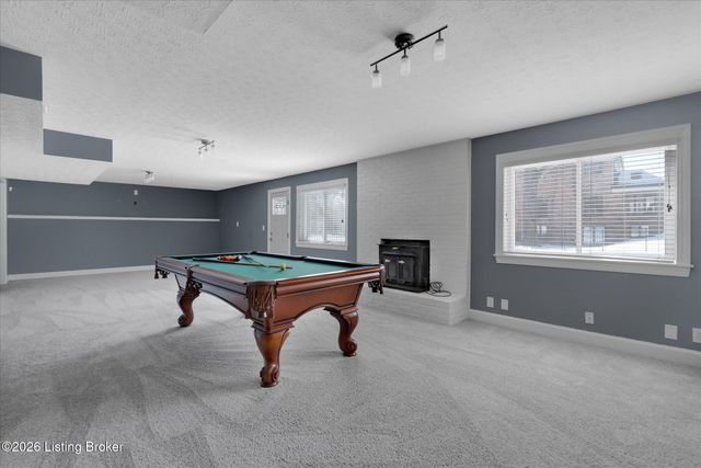 514 Woodlake Dr, Louisville, KY 40245