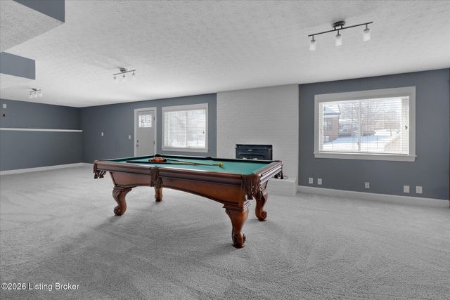 514 Woodlake Dr, Louisville, KY 40245