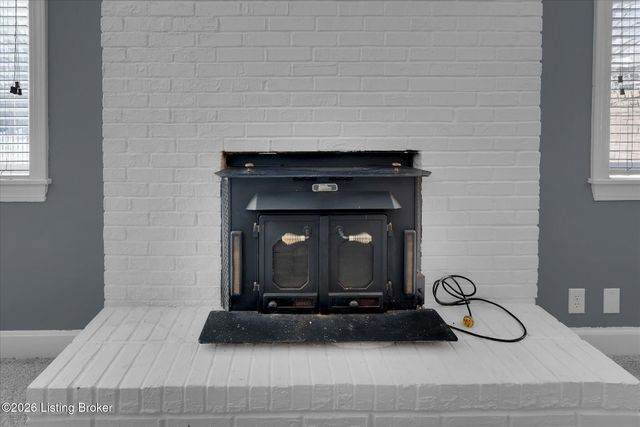 514 Woodlake Dr, Louisville, KY 40245