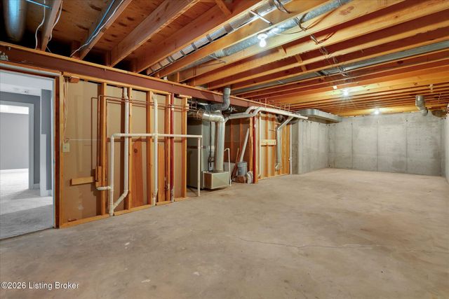 514 Woodlake Dr, Louisville, KY 40245