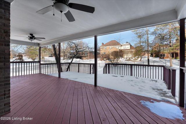 514 Woodlake Dr, Louisville, KY 40245