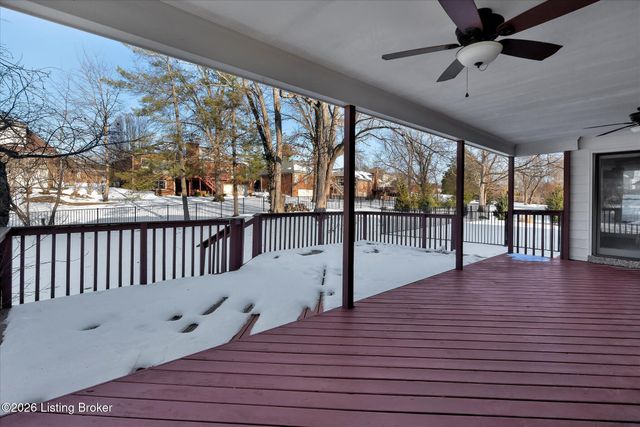 514 Woodlake Dr, Louisville, KY 40245