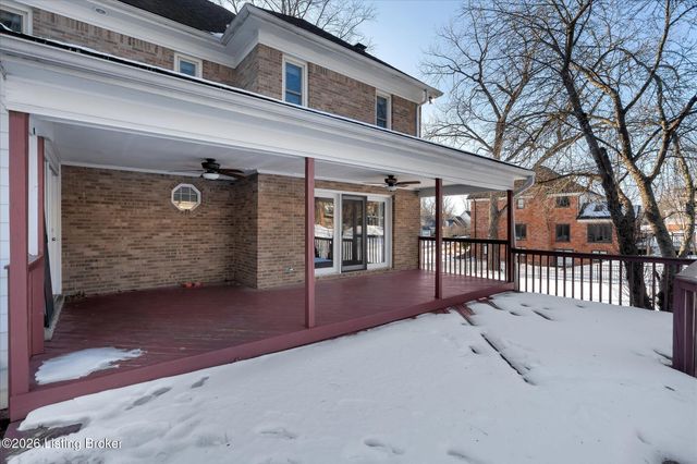 514 Woodlake Dr, Louisville, KY 40245