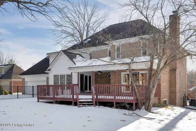 514 Woodlake Dr, Louisville, KY 40245