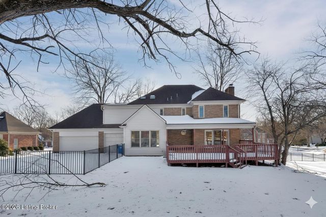 514 Woodlake Dr, Louisville, KY 40245