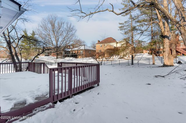 514 Woodlake Dr, Louisville, KY 40245