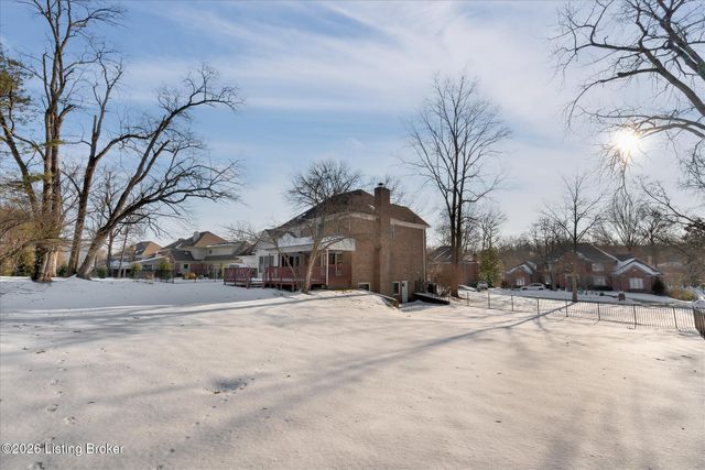 514 Woodlake Dr, Louisville, KY 40245